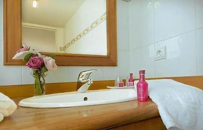 Standard Tek Büyük veya İki Ayrı Yataklı Oda, 1 Çift Kişilik veya 2 Tek Kişilik Yatak