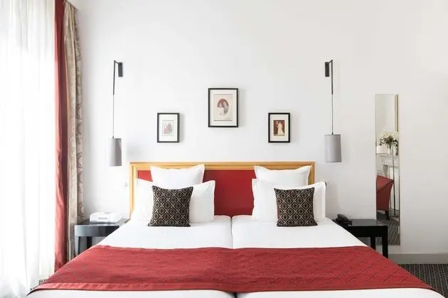 Superior Twin room - Complimentary soft minibar, courtesy tray, Chromecast - Snacks, digital press