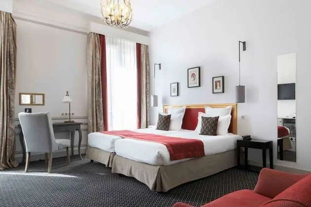 Superior Twin room - Complimentary soft minibar, courtesy tray, Chromecast - Snacks, digital press