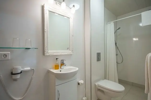 Standard Tek Büyük veya İki Ayrı Yataklı Oda, Özel Banyo