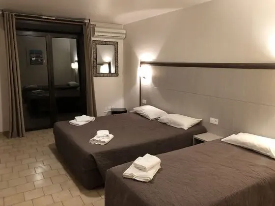 Tek Büyük veya İki Ayrı Yataklı Oda, Balkon