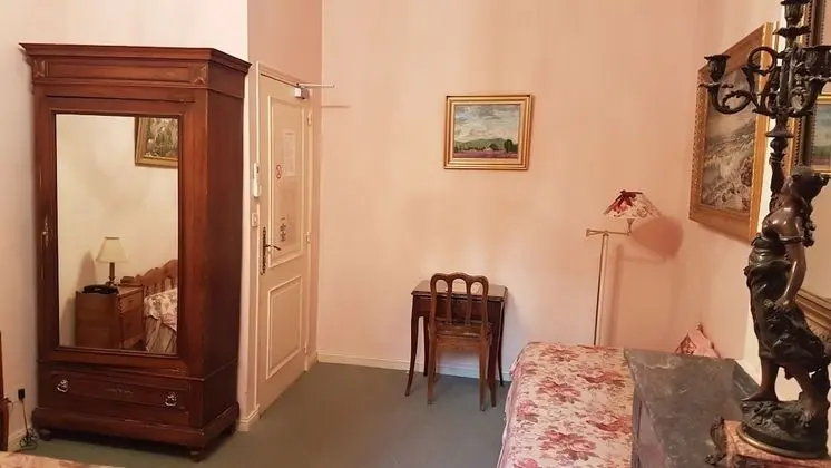 Basic Tek Büyük veya İki Ayrı Yataklı Oda