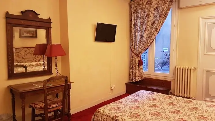 Basic Tek Büyük veya İki Ayrı Yataklı Oda