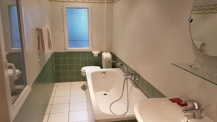 Basic Tek Büyük veya İki Ayrı Yataklı Oda
