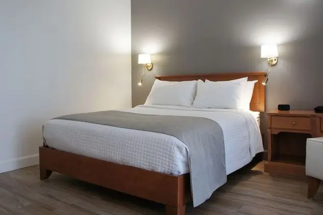 Business Oda, 1 Büyük (Queen) Boy Yatak (Wooden Floor)