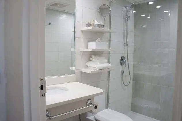 Business Oda, 1 Büyük (Queen) Boy Yatak (Wooden Floor)