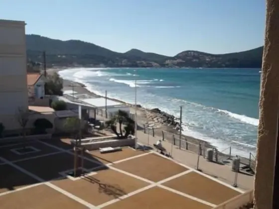 Standard Tek Büyük Yataklı Oda, Banyolu/Duşlu, Kısmi Deniz Manzaralı