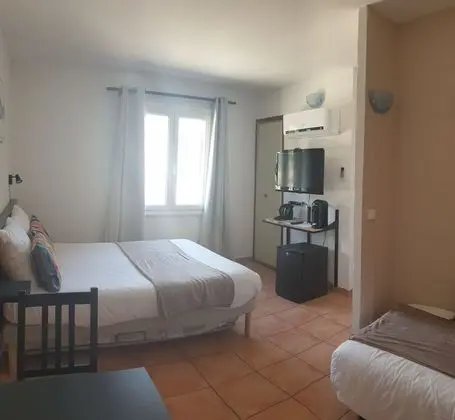 Standard Tek Büyük Yataklı Oda, Banyolu/Duşlu, Kısmi Deniz Manzaralı