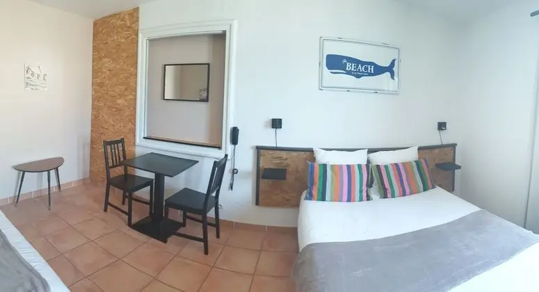 Standard Tek Büyük Yataklı Oda, Banyolu/Duşlu, Kısmi Deniz Manzaralı