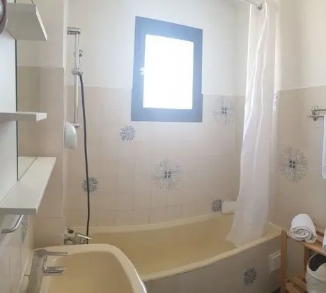 Standard Tek Büyük Yataklı Oda, Banyolu/Duşlu, Kısmi Deniz Manzaralı