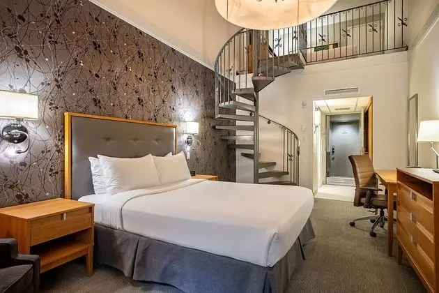 Junior Süit, 2 Büyük (Queen) Boy Yatak, Şömine