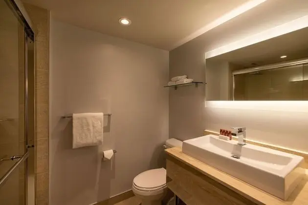 Junior Süit, 2 Büyük (Queen) Boy Yatak, Şömine