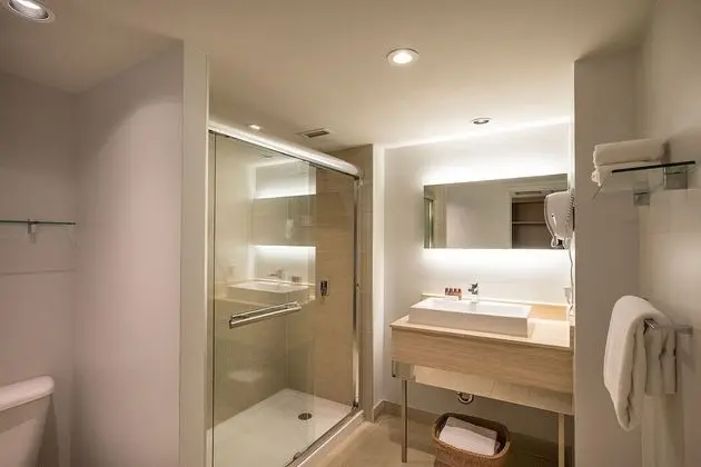 Junior Süit, 2 Büyük (Queen) Boy Yatak, Şömine