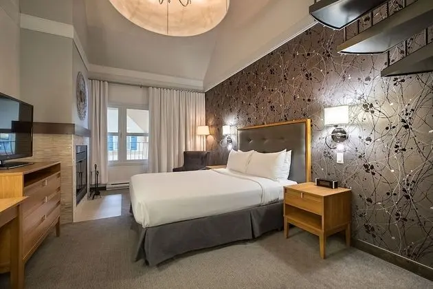 Junior Süit, 2 Büyük (Queen) Boy Yatak, Şömine