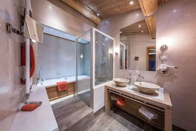 Superior Tek Büyük veya İki Ayrı Yataklı Oda (Alpine)