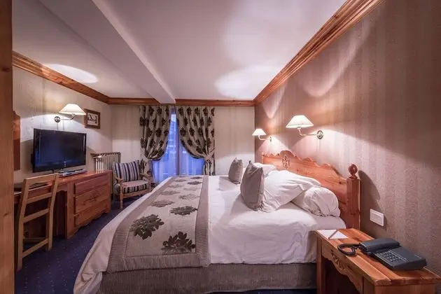 Tek Büyük veya İki Ayrı Yataklı Oda, Dağ Manzaralı