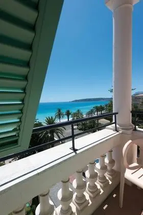 Tek Büyük veya İki Ayrı Yataklı Oda, Deniz Manzaralı