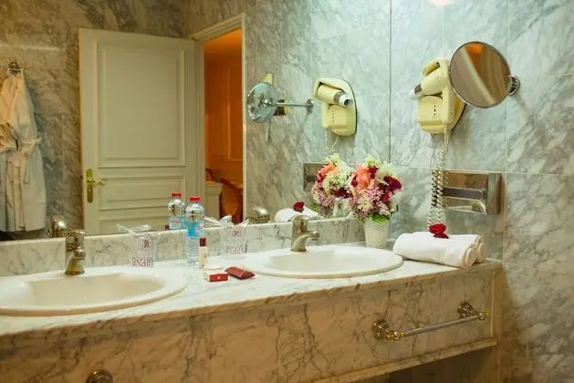 Deluxe Oda, 1 En Büyük (King) Boy Yatak, Sigara İçilmez, Şehir Manzaralı