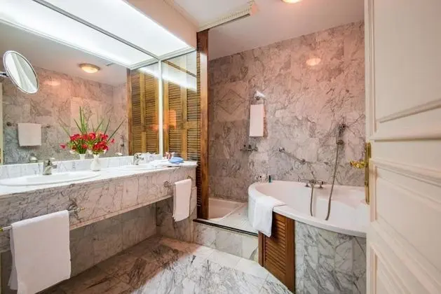 Deluxe Oda, 1 En Büyük (King) Boy Yatak, Sigara İçilmez, Şehir Manzaralı