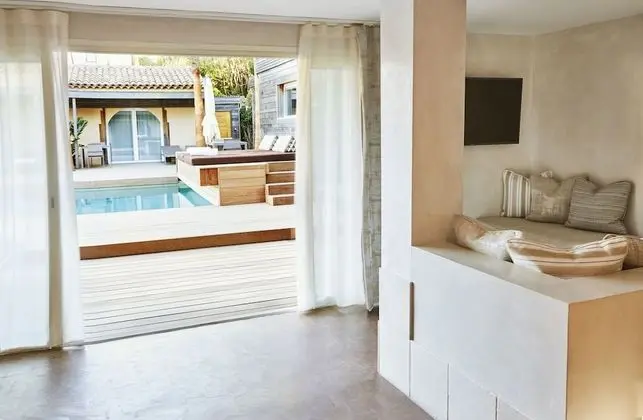 Junior Süit, Havuz Manzaralı, Havuz Kenarı