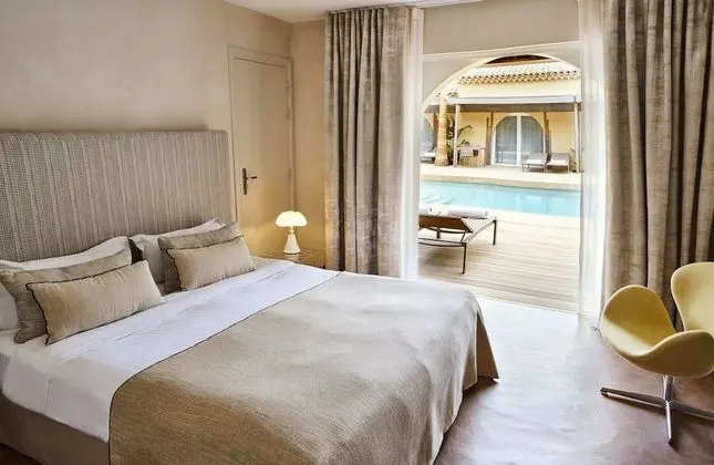 Premium Oda, 1 En Büyük (King) Boy Yatak, Engellilere Uygun, Havuz Manzaralı