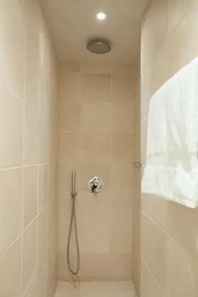 Premium Oda, 1 En Büyük (King) Boy Yatak, Engellilere Uygun, Havuz Manzaralı