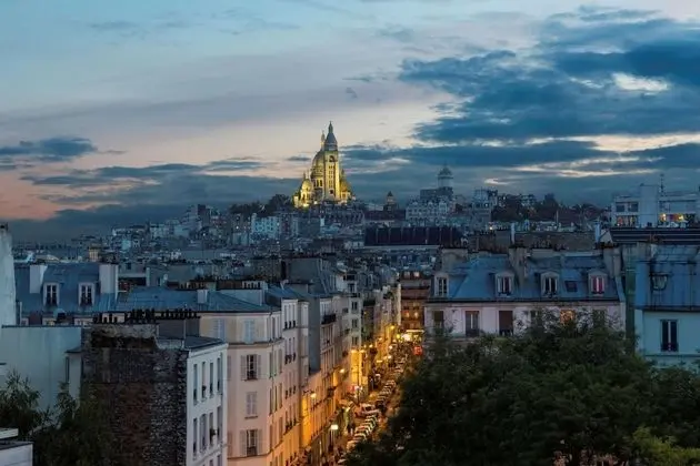 Tek Büyük Yataklı Oda (Sacre Coeur view)