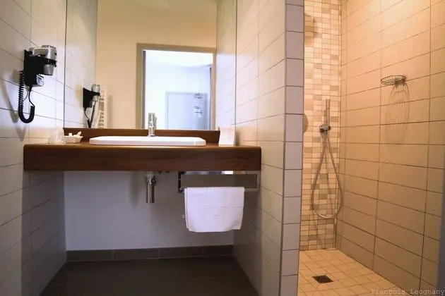 Traditional Tek Büyük Yataklı Oda