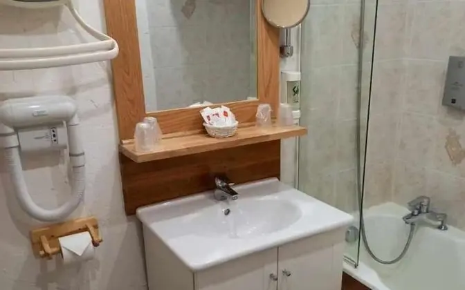 Standard Tek Büyük Yataklı Oda