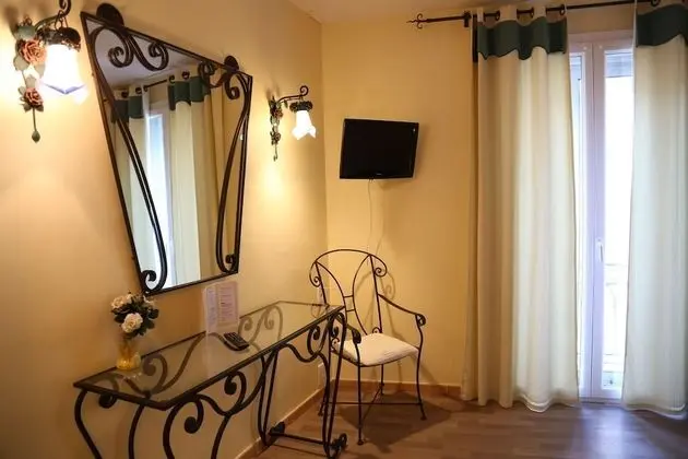 Comfort Tek Büyük Yataklı Oda