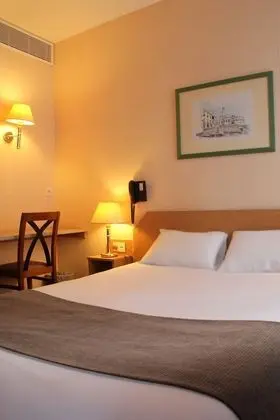 Classic Tek Büyük Yataklı Oda