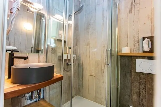 Double Confort, vue a l'arriere de l'hotel