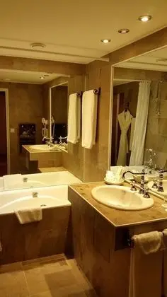 Standard Tek Büyük Yataklı Oda, Avlu Manzaralı
