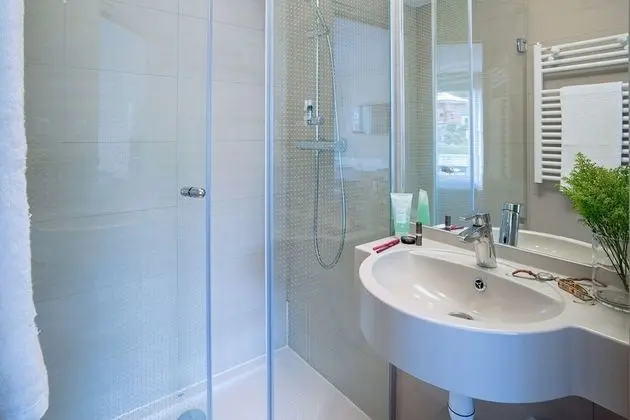 Deluxe Tek Büyük Yataklı Oda, Teras, Deniz Manzaralı