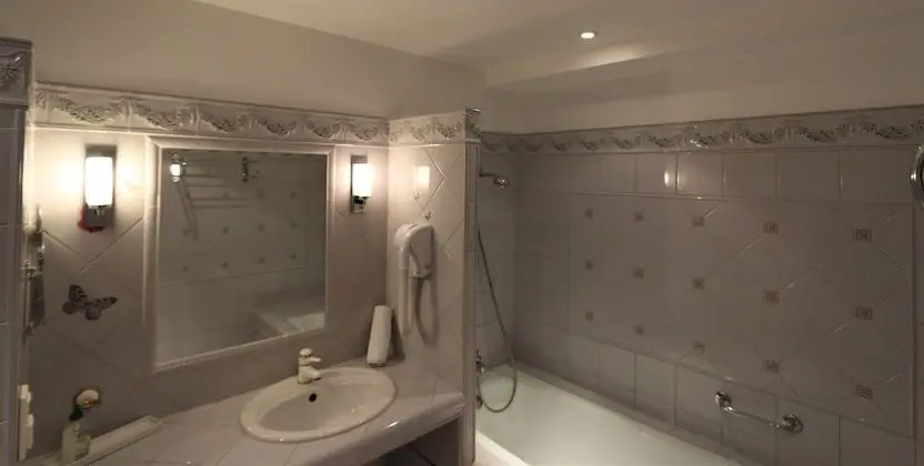 Family Tek Büyük Yataklı Oda