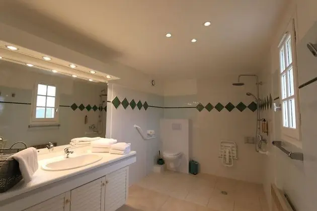 Family Tek Büyük Yataklı Oda