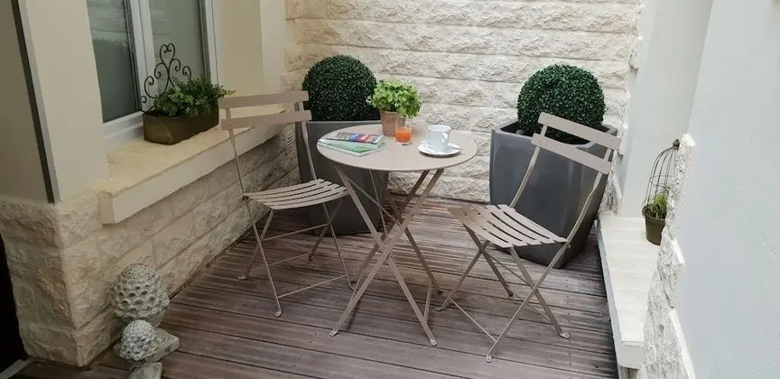 Tek Büyük Yataklı Oda, Veranda