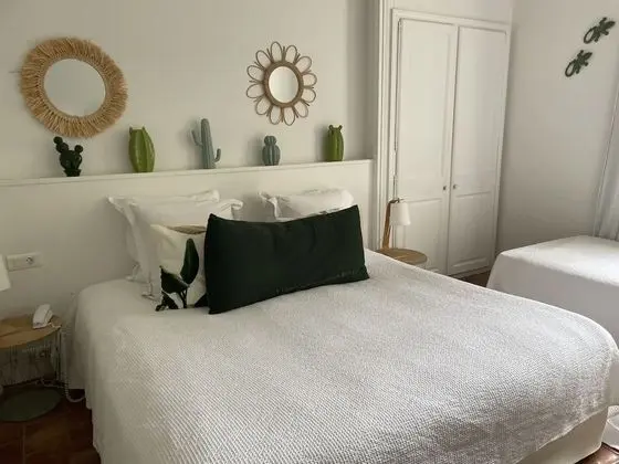 Üç Kişilik Oda, Bahçe Manzaralı