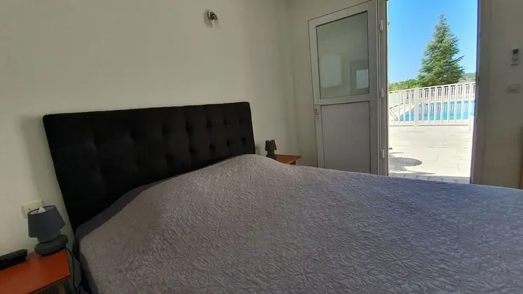 Tek Büyük Yataklı Oda, Zemin Kat