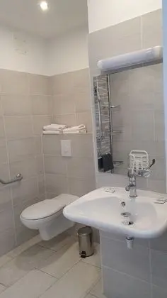 Tek Büyük Yataklı Oda, Zemin Kat