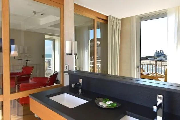 Deluxe Tek Büyük Yataklı Oda, Teras, Deniz Manzaralı