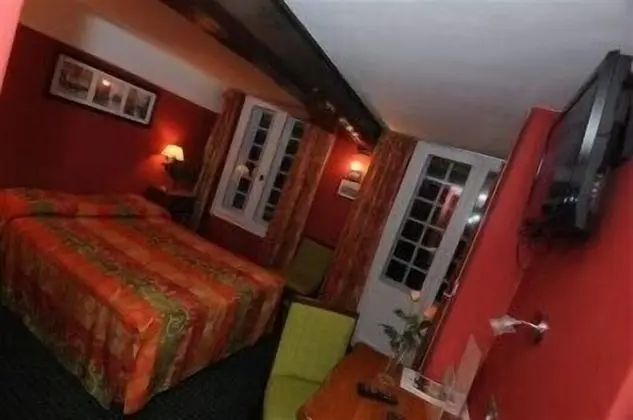 Comfort Tek Büyük Yataklı Oda