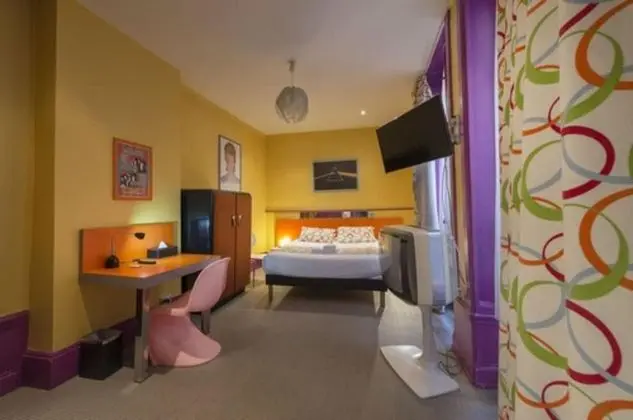 Club Tek Büyük Yataklı Oda, 1 Büyük (Queen) Boy Yatak
