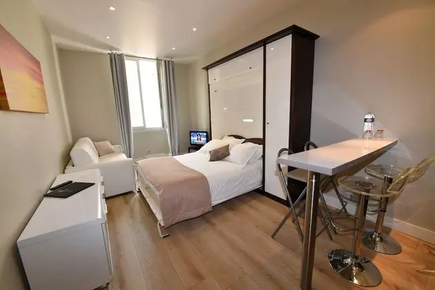 Studio La Fontaine (emplacement à 100 m de l'hôtel)