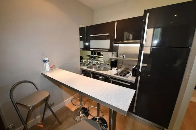Studio La Fontaine (emplacement à 100 m de l'hôtel)