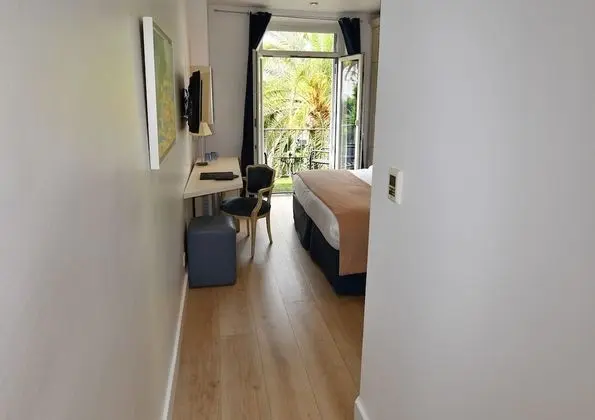 Tek Büyük Yataklı Oda, Balkon, Bahçe Manzaralı