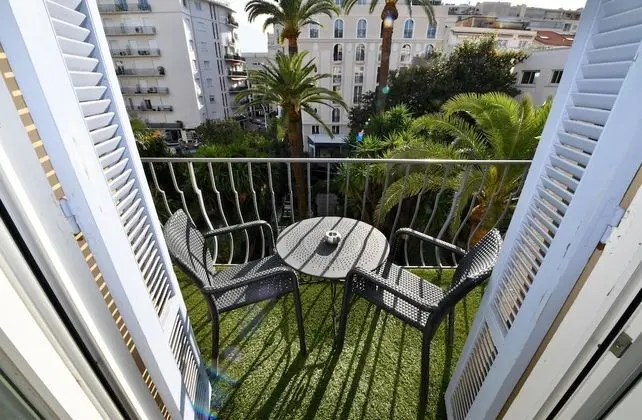 Tek Büyük Yataklı Oda, Balkon, Bahçe Manzaralı