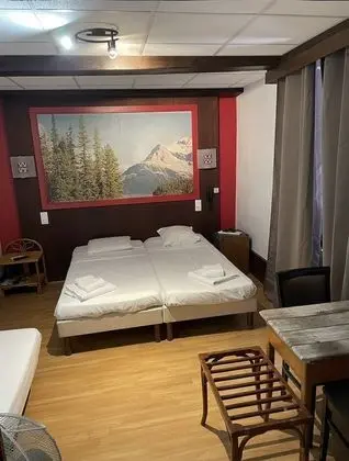 Üç Kişilik Oda, Kanal Manzaralı