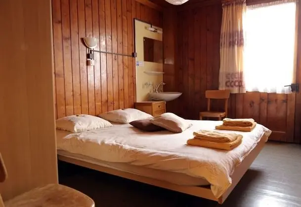 Tek Büyük veya İki Ayrı Yataklı Oda (Shared bathroom)