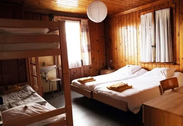 Tek Büyük veya İki Ayrı Yataklı Oda (Shared bathroom)
